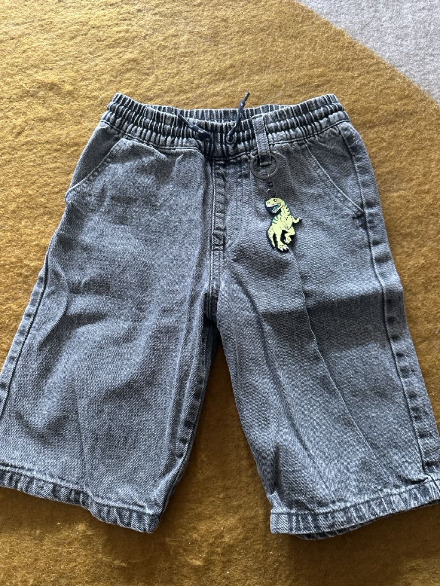 Pantaloni: Dpam Jeansshorts 122 – Usato da Biberstein venduto da Anka01