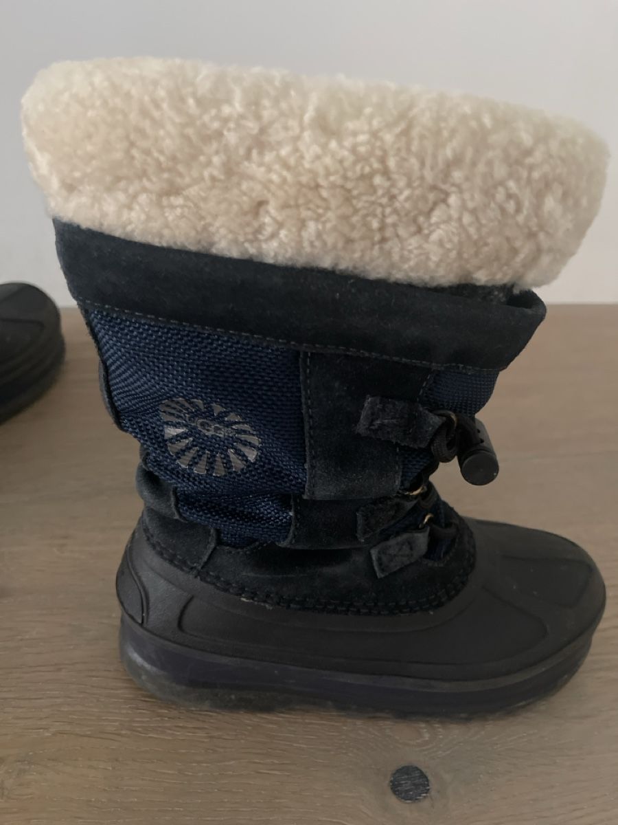 Ugg Schuhe für Jungen: UGG wasserfeste Winterboots Bobbey Gr. 31 Navy – Gebraucht aus Meilen von Golfer04 2