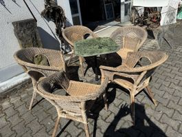 Sitzgruppe Garten 5 Rattanstühle 1 Tisch Gusssockel 