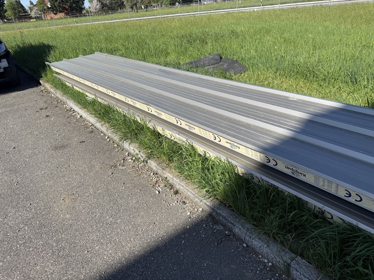 Autres matériaux de construction: Dachpaneele Kingspan 140mm – D'occasion à Niederbipp par Baca3