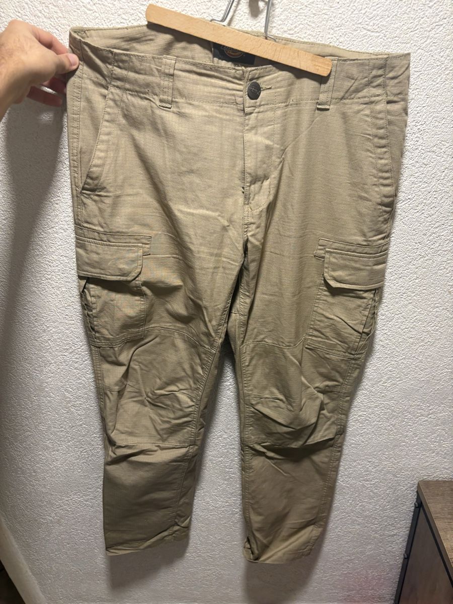 Dickies Pantaloni: Cargo Dickies beige taille 34 – Usato da Le Locle venduto da axel.tro 3