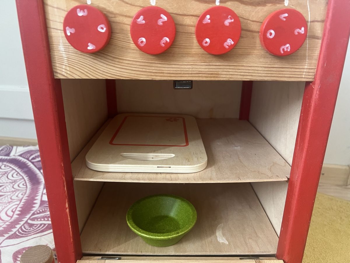 Spielzeuge: Gut erhaltene Kinderküche aus Holz – Gebraucht aus Oberhofen Thun'see von Ji0 3
