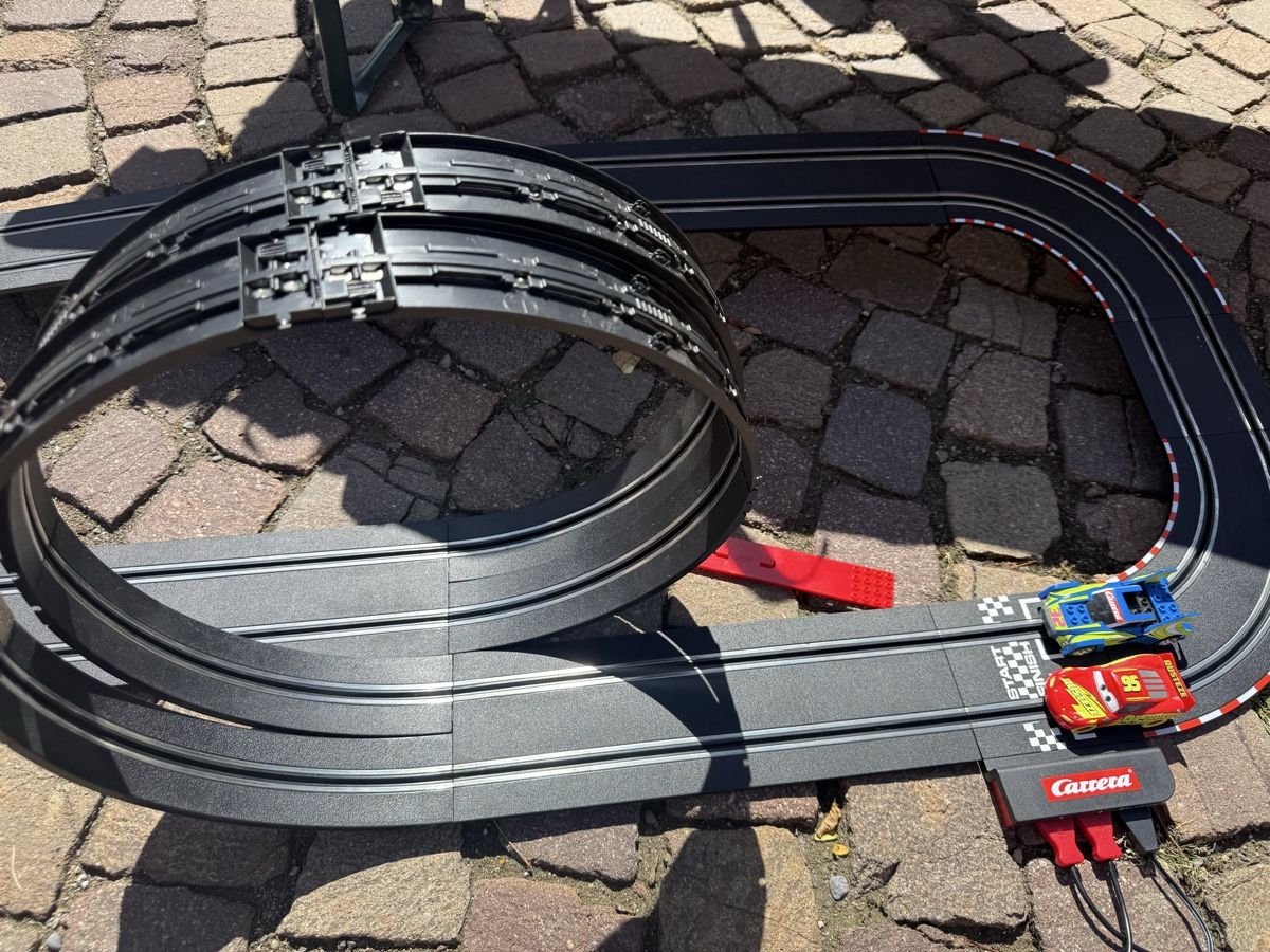Modellini di ferrovie: Carrera Bahn mit looping inkl 2 Autos  – Usato da Zollikerberg venduto da juneja79 1