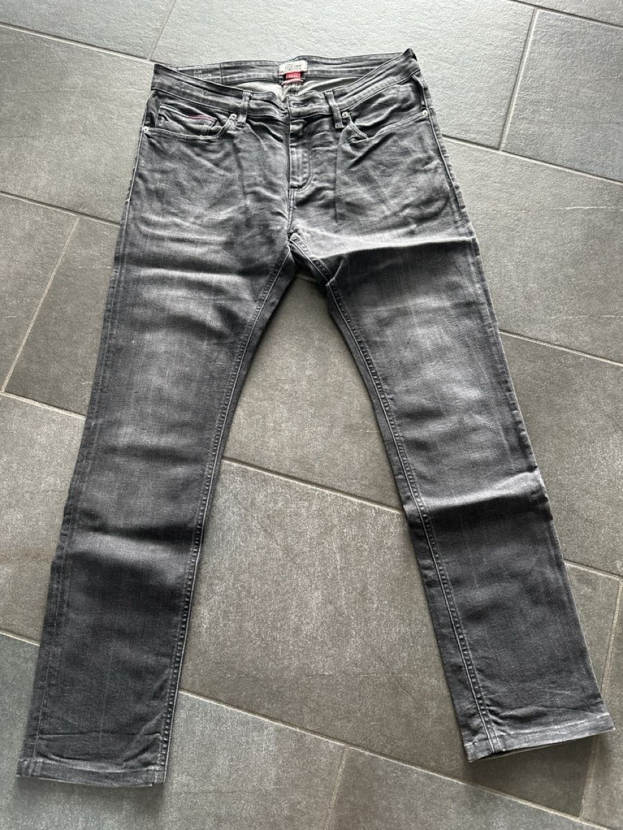 Tommy Hilfiger Jeans: Tommy Hilfiger Jeans schwarz W34 L34 – Usato da Wileroltigen venduto da torro11