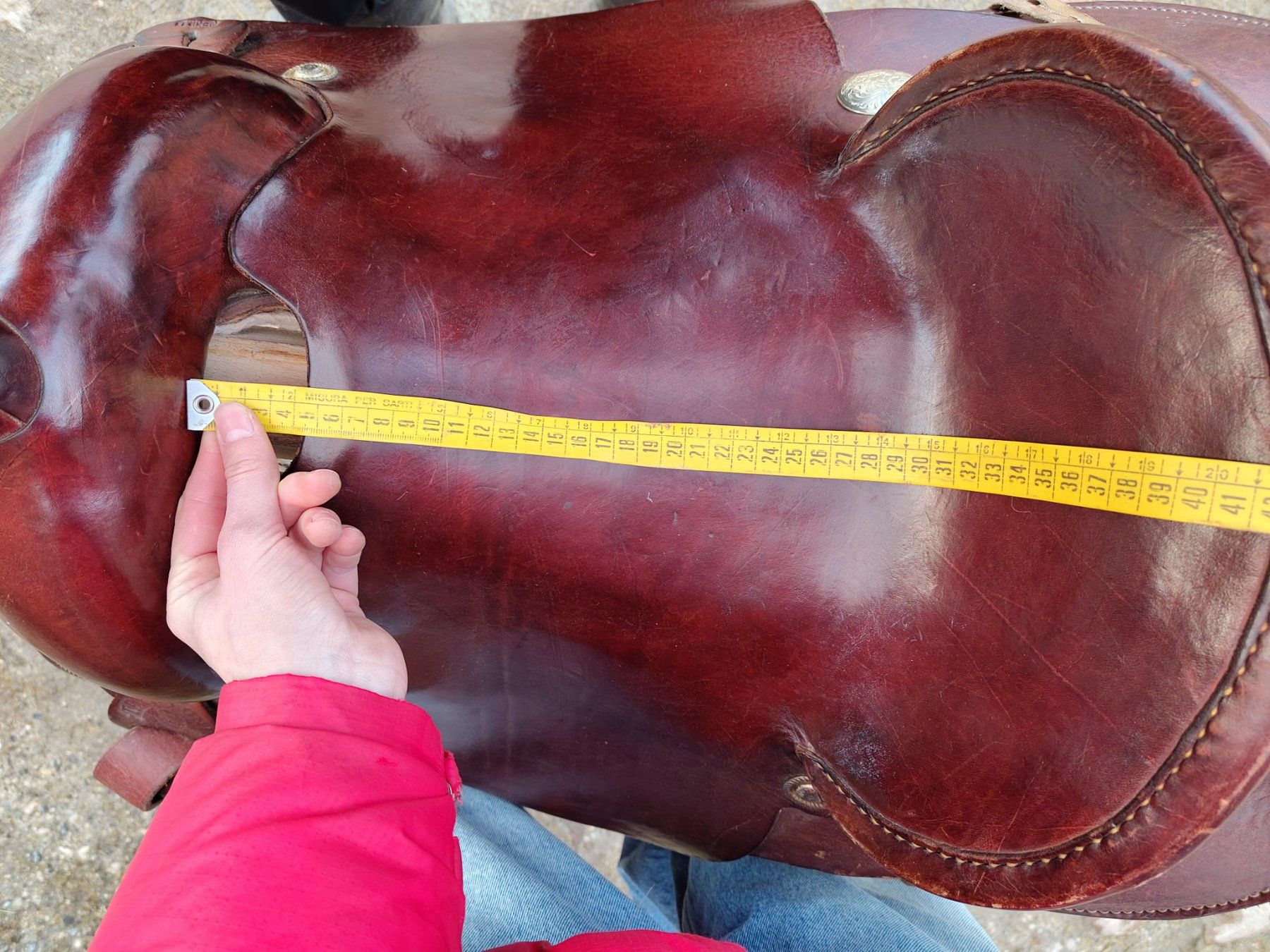 Selles, accessoires: Selle western large et courte brune – D'occasion à Valeyres-sous-Rances par frehos 4