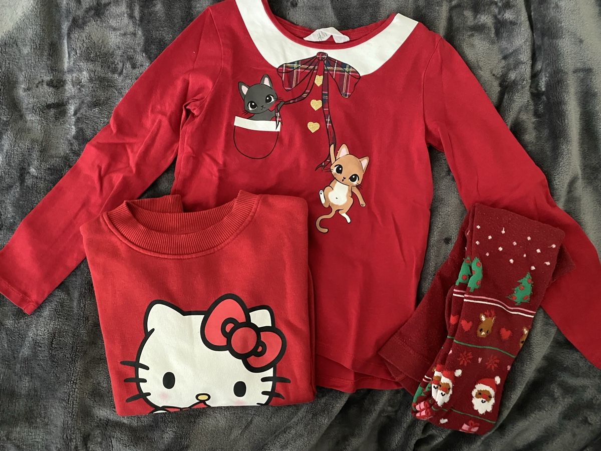 Hello Kitty Lotti & Set di vestiti: Ensemble Noël Hello Kitty rouge taille 128  – Usato da Lignières venduto da The_assistant