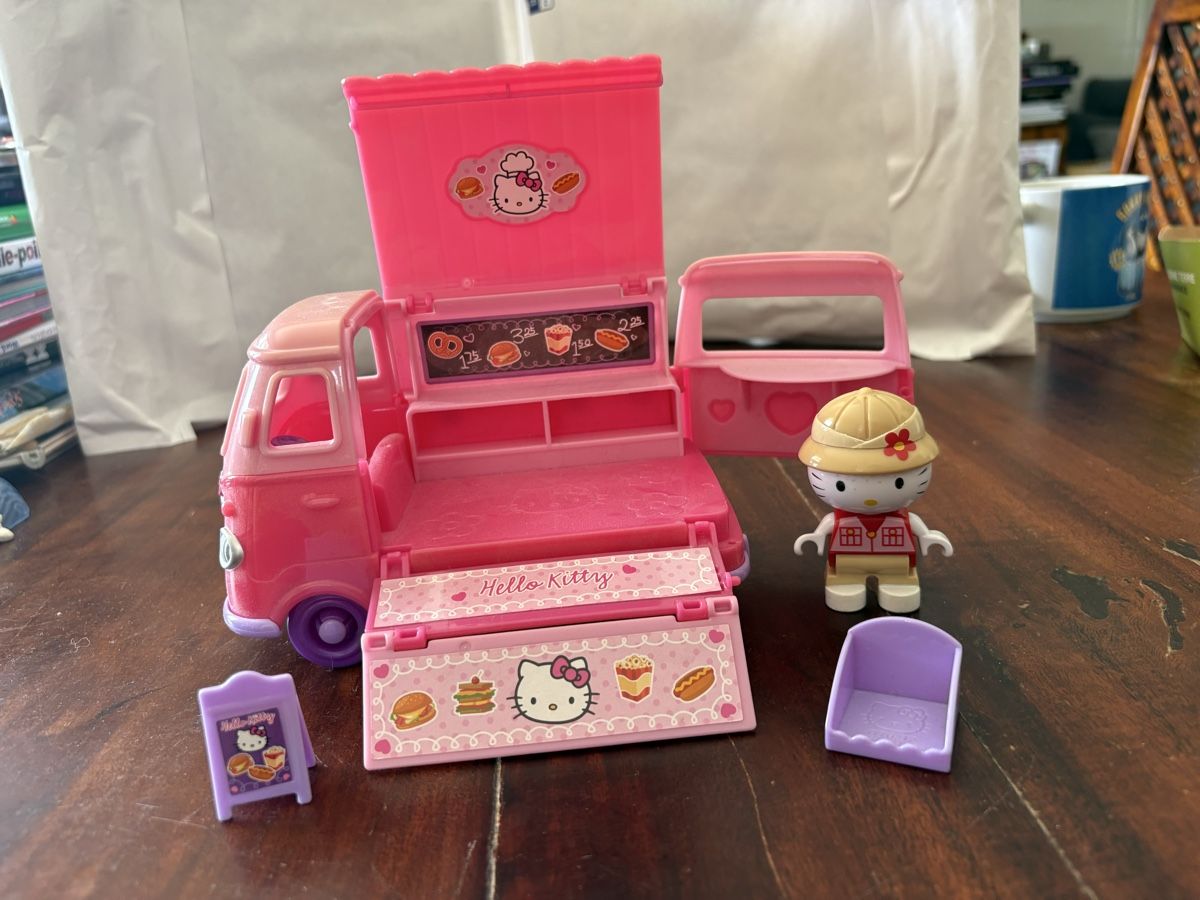 Hello Kitty Giocattoli: Food truck Hello Kitty – Usato da Vufflens-la-Ville venduto da newlifegva
