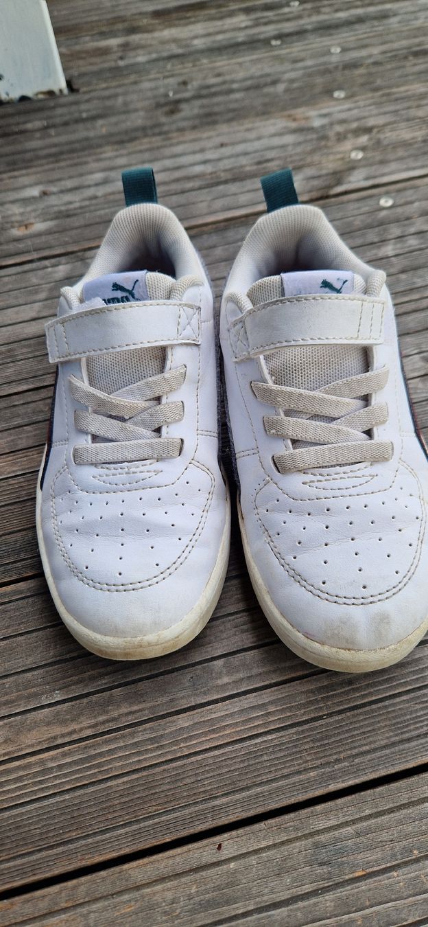 Puma Schuhe für Jungen: Puma Kinder Sneaker Grösse 33 gebraucht – Gebraucht aus Grosshöchstetten von Joyaracer1985 1