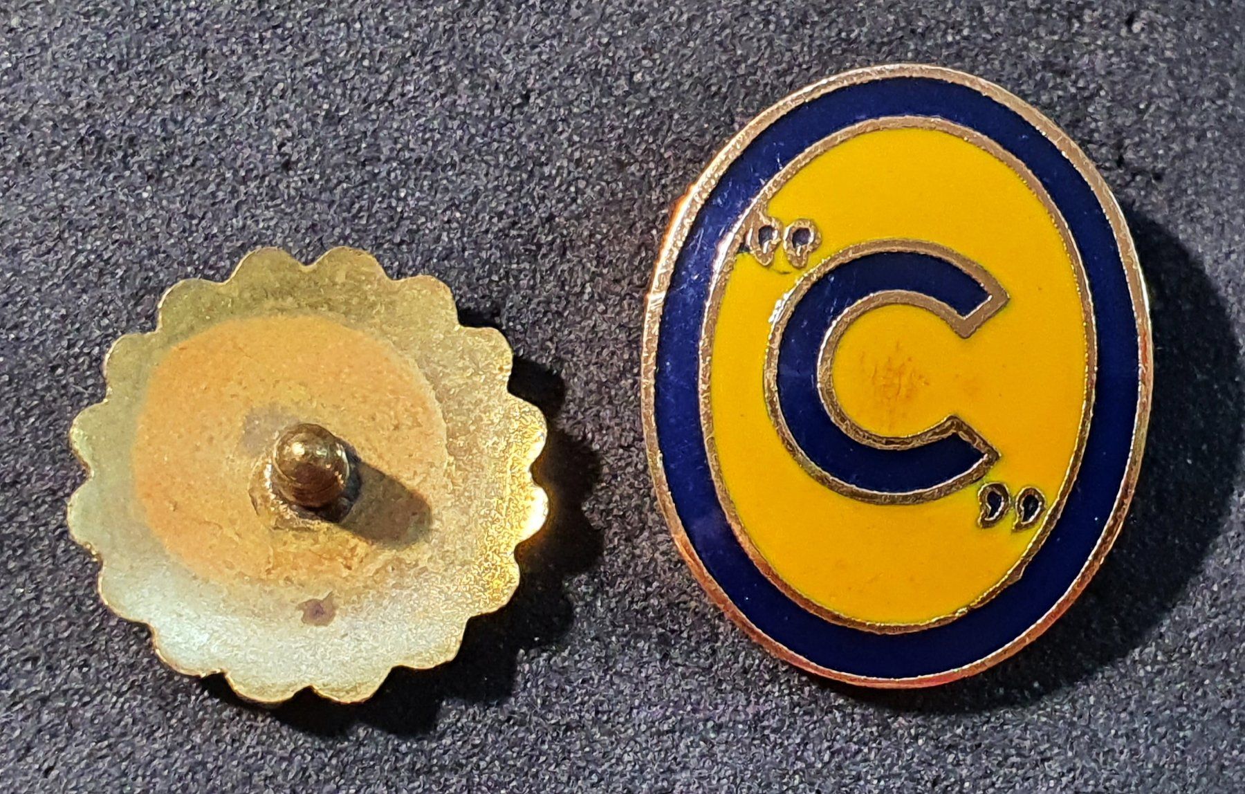 Placchette & Badge: GG046 - Alter Reversknopf "Circle C" Cowboys – Usato da Reinach BL venduto da Boston-Verkauf 1