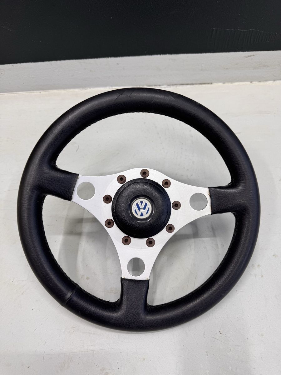 Tutti pezzi di ricambio auto: Vw Beetle Formuling France Lenkrad – Usato da Künten venduto da tot_bw26