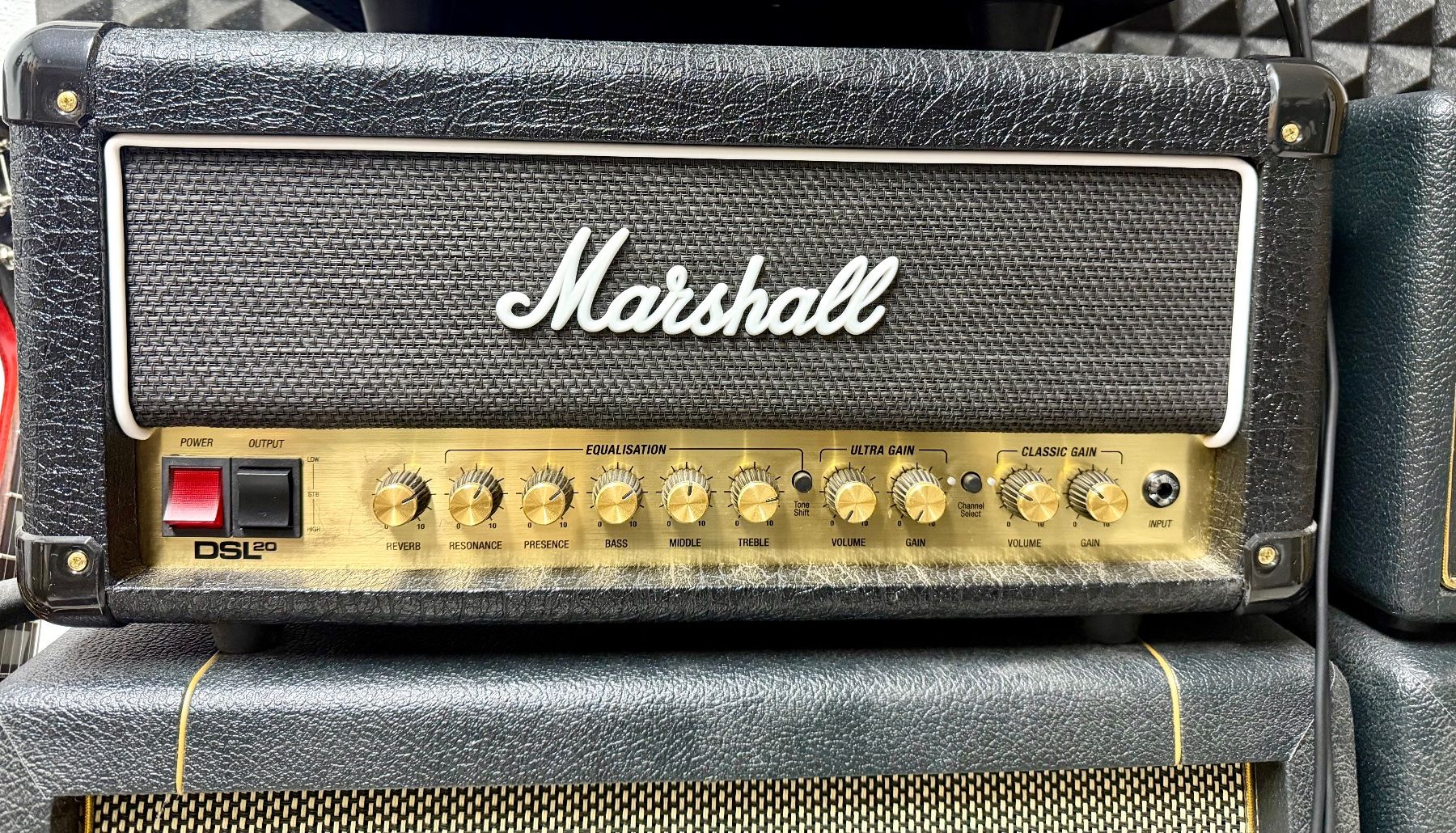 Musikinstrumente: musiq instruments and amps – Gebraucht aus Mund von ideen57