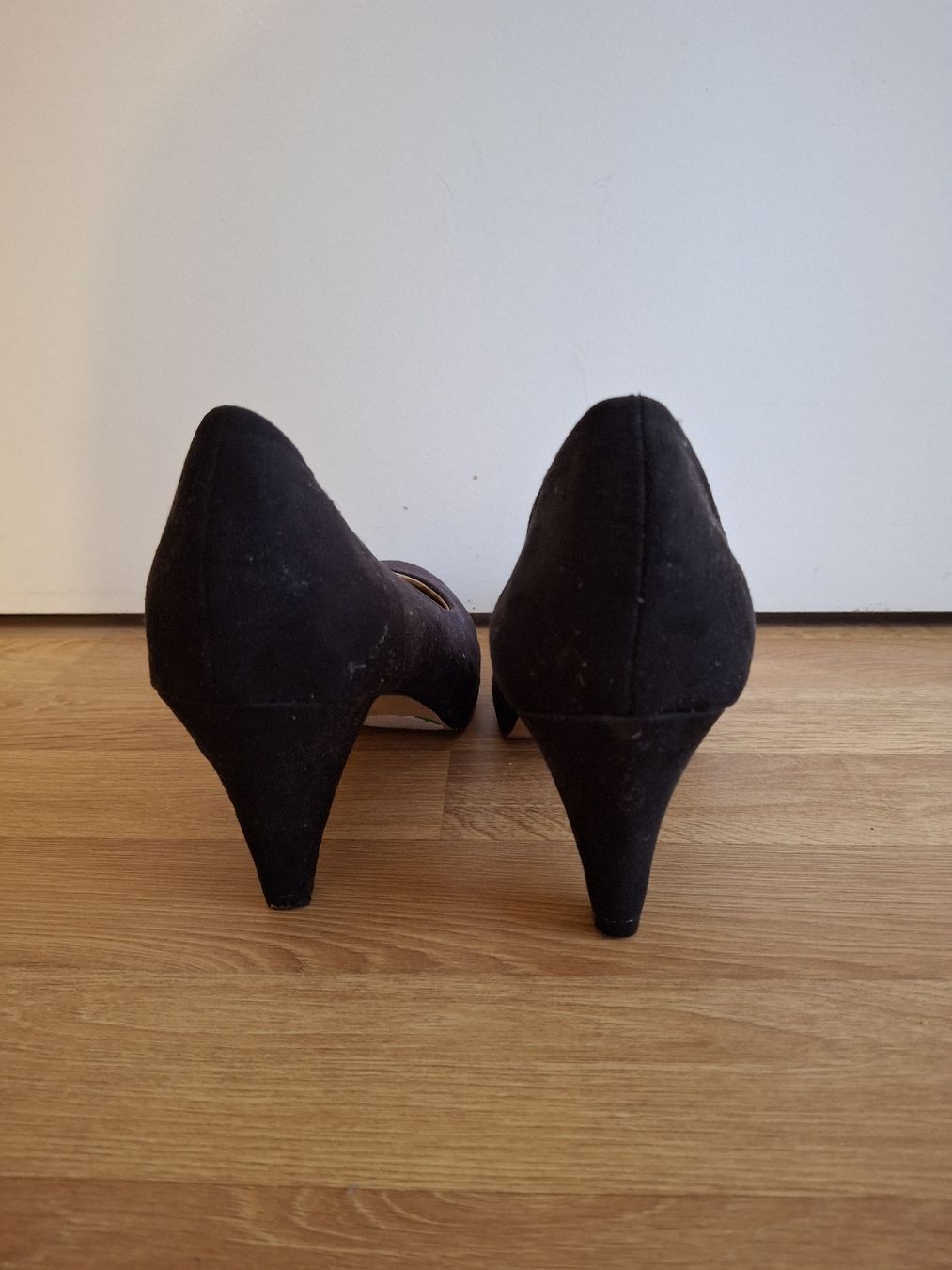 Scarpe da donna: Escarpins noirs élégants, pointure 41 – Usato da Murten venduto da laeti692 2
