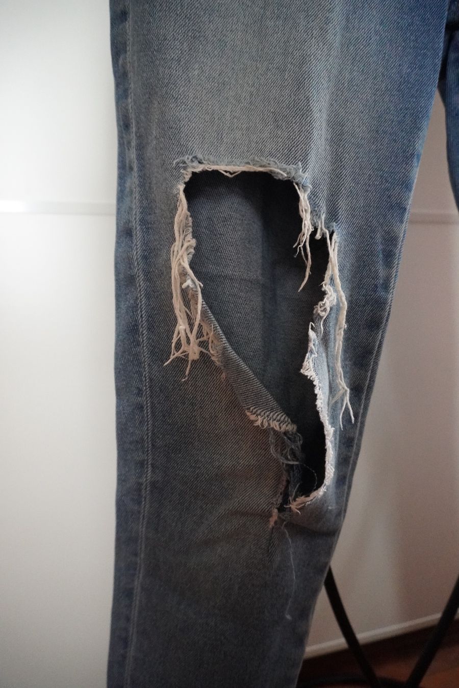 New Look Pantaloni: Jeans mit Rissen und Blumenmuster,  Gr. 36 – Usato da Uster venduto da aur_rtd8 2