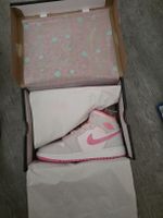 Air Jordan 1 Mid SE enfant rose gris T 37.5 neuves