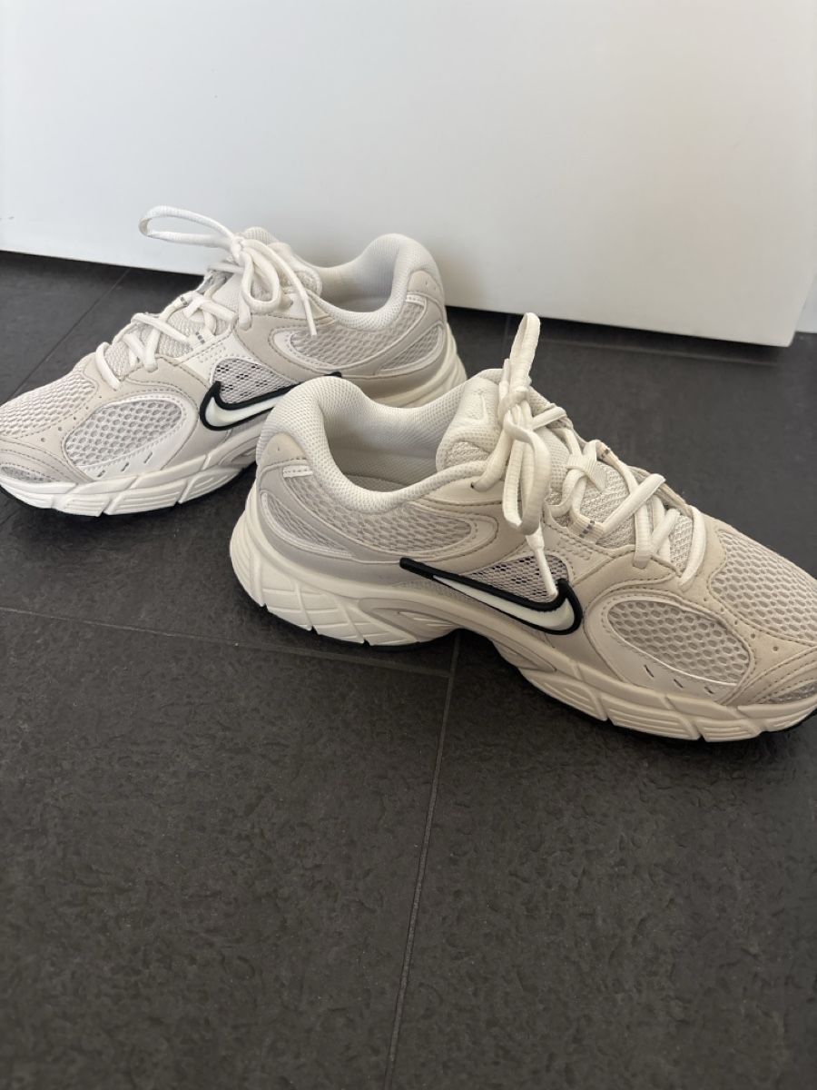 Nike Scarpe da donna: Nike W V5 RNR Sneaker 38 – Nuovo e nell'imballaggio originale da Zürich venduto da leonie.vera 1