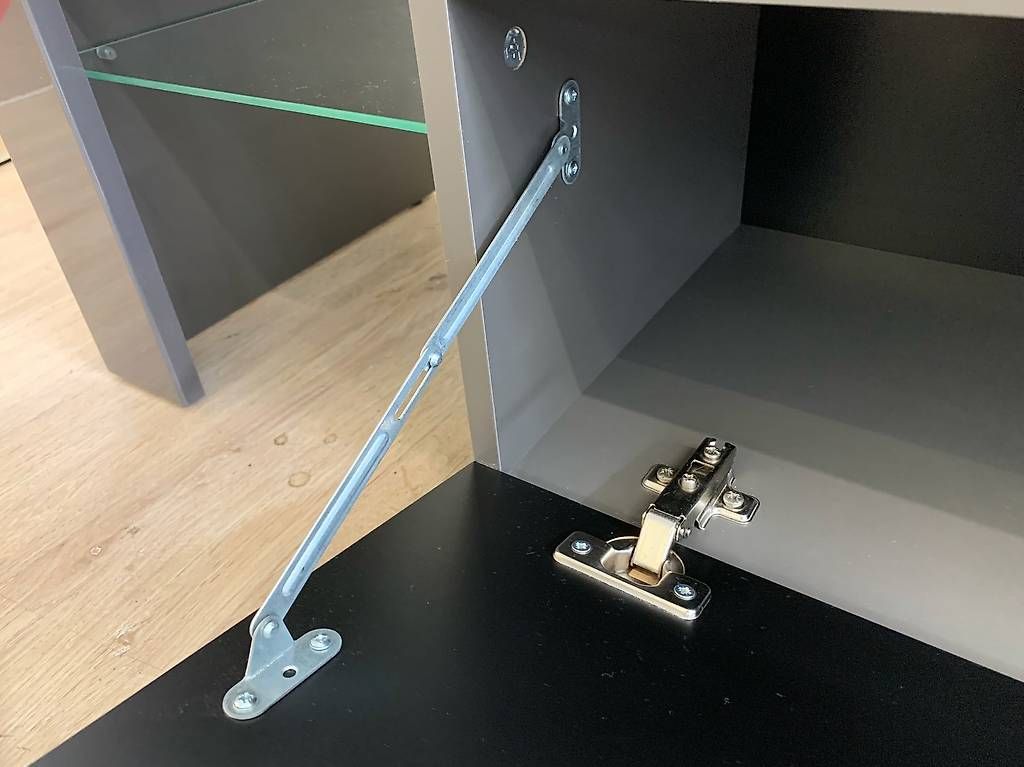 Mobili TV: TV Lowboard Anthrazit Hochglanz mit Klappfächern, Glasböden – Usato da Obernau venduto da Arche_Noah_Brocki 5