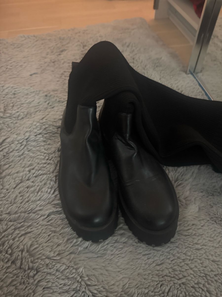 Scarpe da donna: Schwarze Winterstiefel mit Plateau - Grösse 39 – Usato da Kollbrunn venduto da acelya.u 1