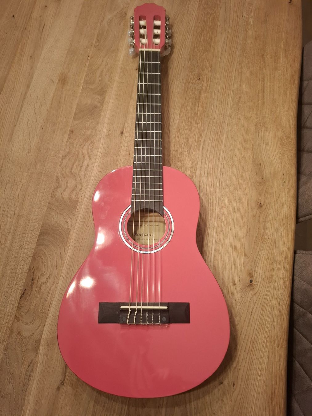 Musikinstrumente: Kindergitarre Startone pink – Gebraucht aus Frenkendorf von HJ.Peter.AG