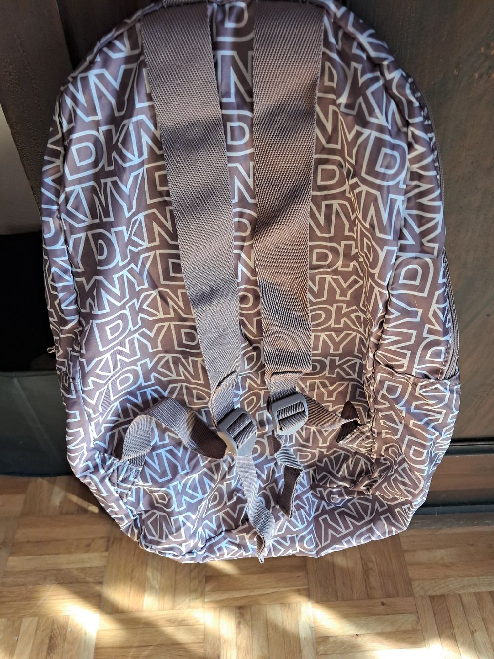DKNY Zaini: DKNY Backpack Rucksack NEU – Nuovo e nell'imballaggio originale da Kefikon TG venduto da theratpack20 7