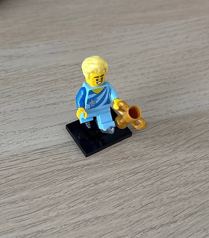 Lego Statuette: Lego Minifigur Eisläufer Neu – Nuovo (secondo la descrizione) da Neuhausen am Rheinfall venduto da mic_m9bp
