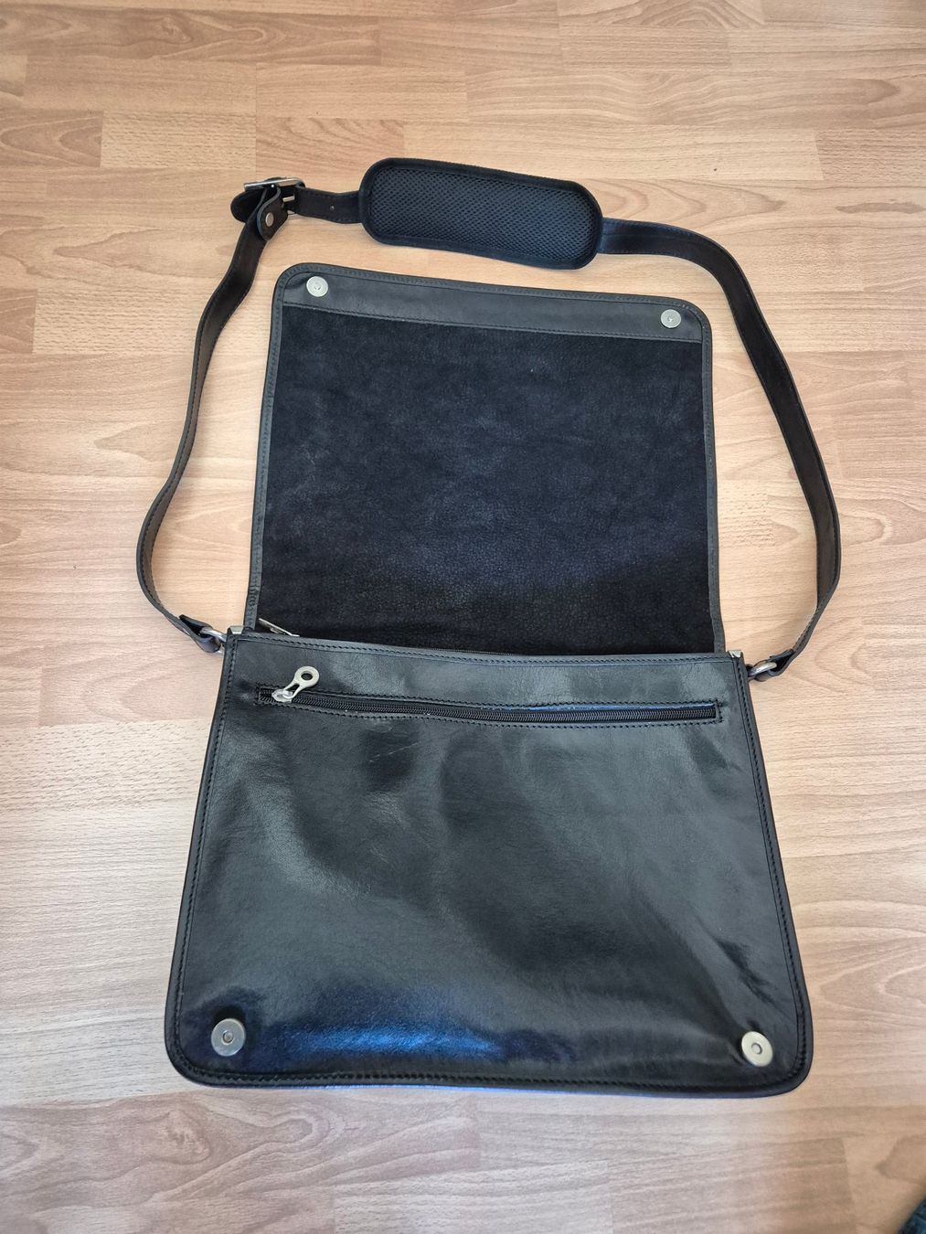 Taschen: Herren Umhänge Tasche (Tracolla) Computer Tasche – Neu und originalverpackt aus St. Gallen von Demos86 1