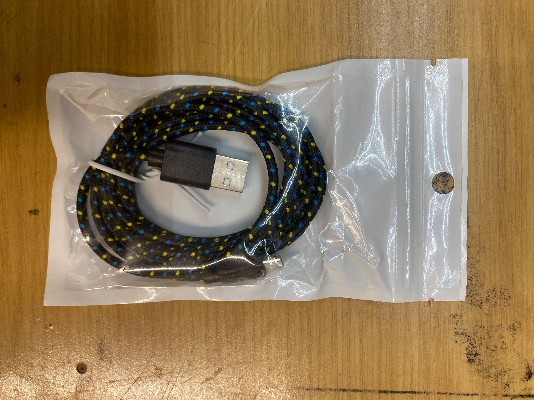 Câbles: Ladekabel USB-A zu micro USB geflochten 1.5m – Neuf (Voir description) à Abtwil SG par SamB02
