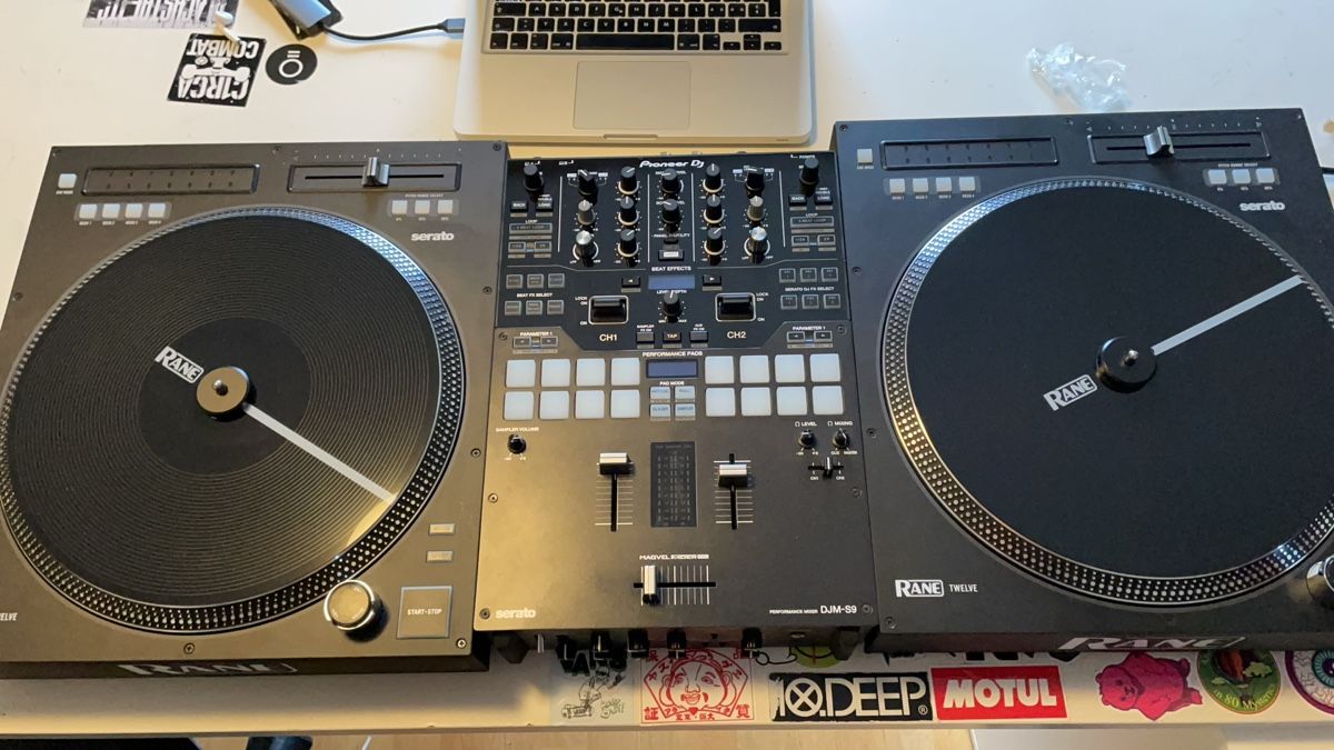Pioneer Console di mixaggio: DJ Set / DJM S9 + 2x rane twelve mk1 – Usato da Zwillikon venduto da kendrickl