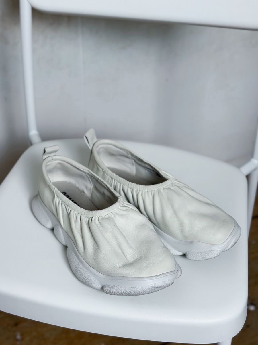 Camper Chaussures femmes: Camper Ballerina slip on sneakers white – D'occasion à Knonau par Grapesvintage