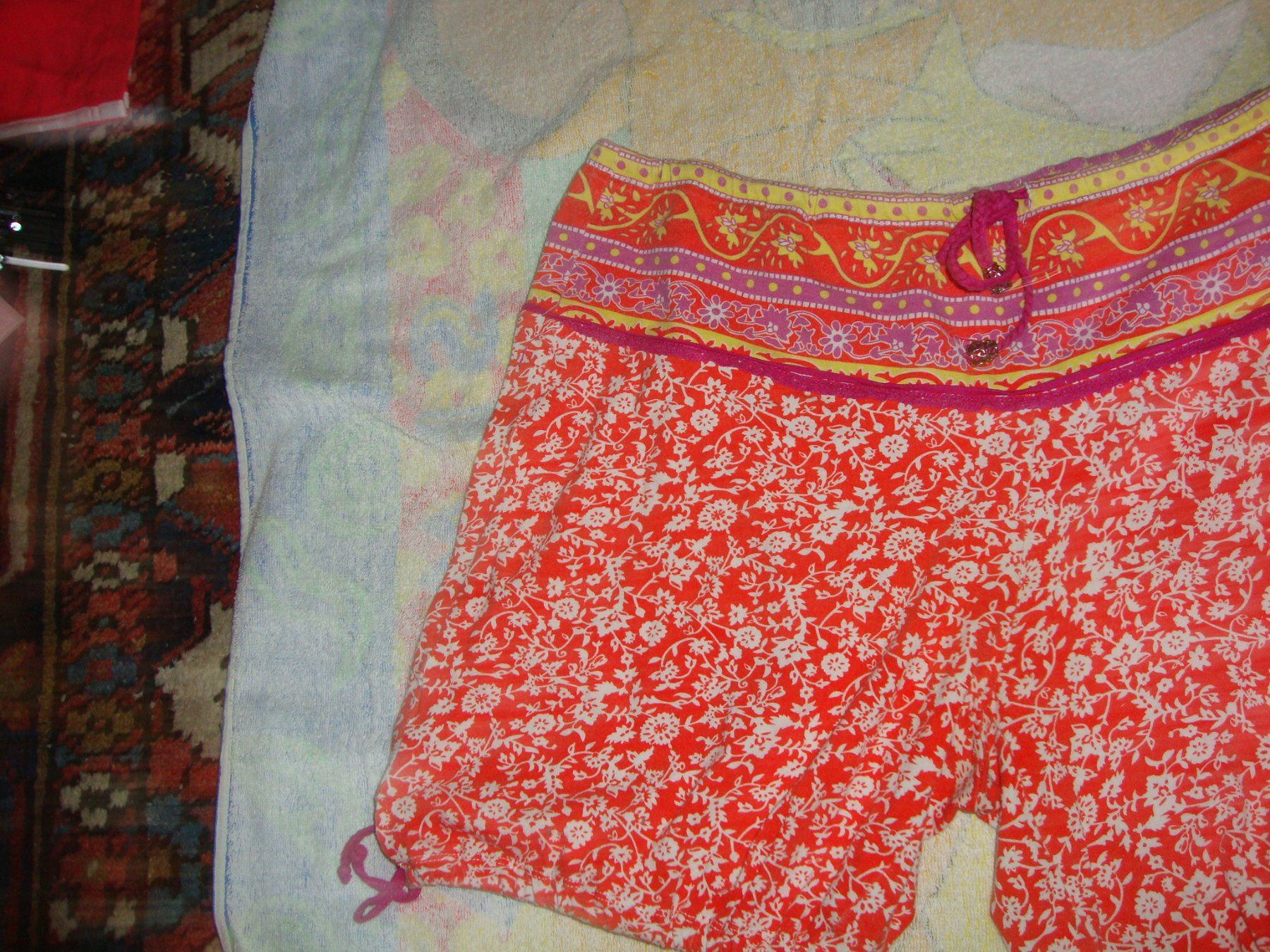 Pantaloni: 3 kurze Sommer Shorts Hosen – Usato da Laufen venduto da ereli 2