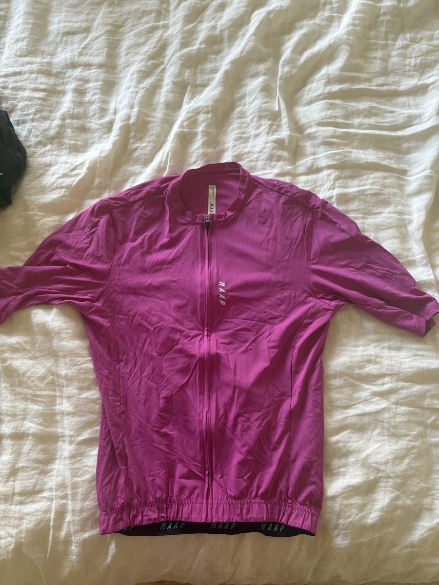 Leibchen & Hosen: Maap Jersey pink Grösse L – Neu (gemäss Beschreibung) aus Bern von sam_c78d