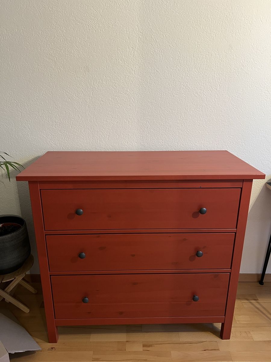 Ikea Hemnes Kommode Rot mit 3 Schubladen (Gebraucht) in Zürich für CHF 50 – nur Abholung auf Ricardo kaufen