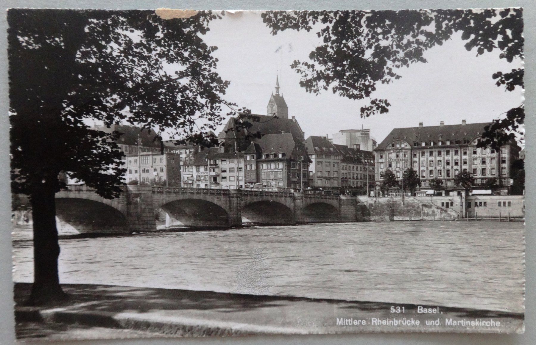 Cartoline postali: Basel, Mittlere Rheinbrücke und Martinskirche – Difettoso da Fétigny venduto da Billy2miny
