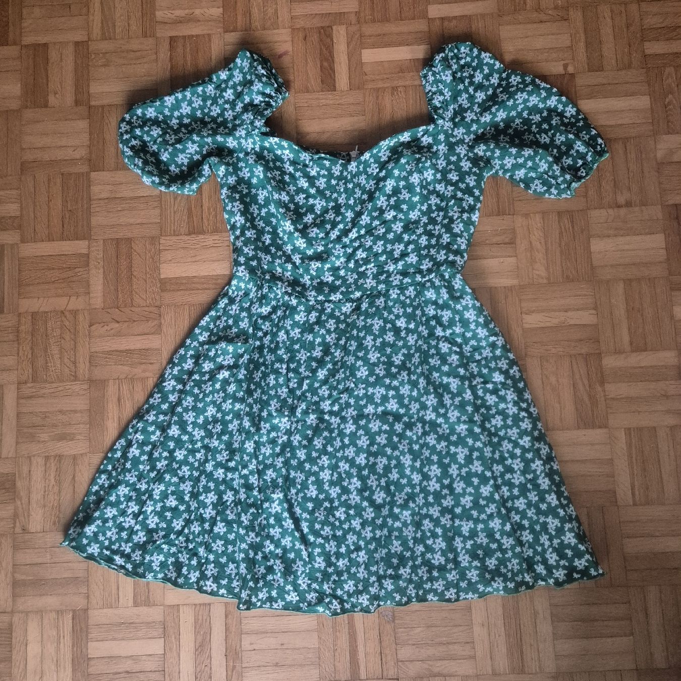Robes: Grünes Blumenkleid Gr. L – D'occasion à Luzern par nnamfuak