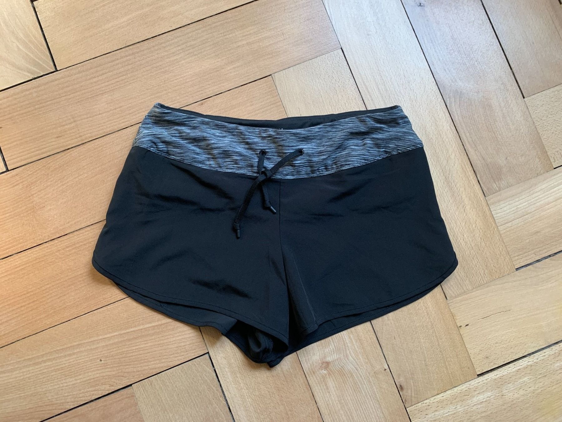 H&M Pantaloni: Sport Shorts schwarz - 36 – Usato da Zürich venduto da Diazaio