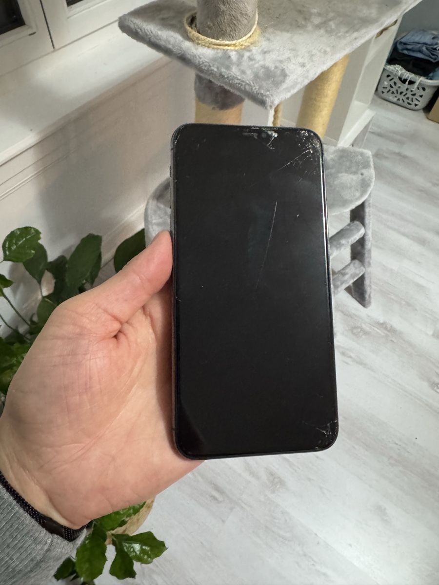Apple Telefoni cellulari / Smartphones: iPhone 11 Pro Max gris  – Difettoso da Les Verrières venduto da chl_5bnz 2
