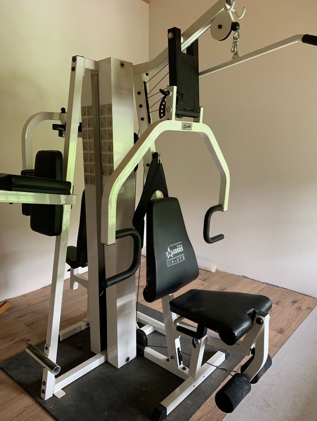 Hometrainer: Fitnessturm / Multigym / Kraftgerät – Gebraucht aus Wiliberg von Monikaschaer