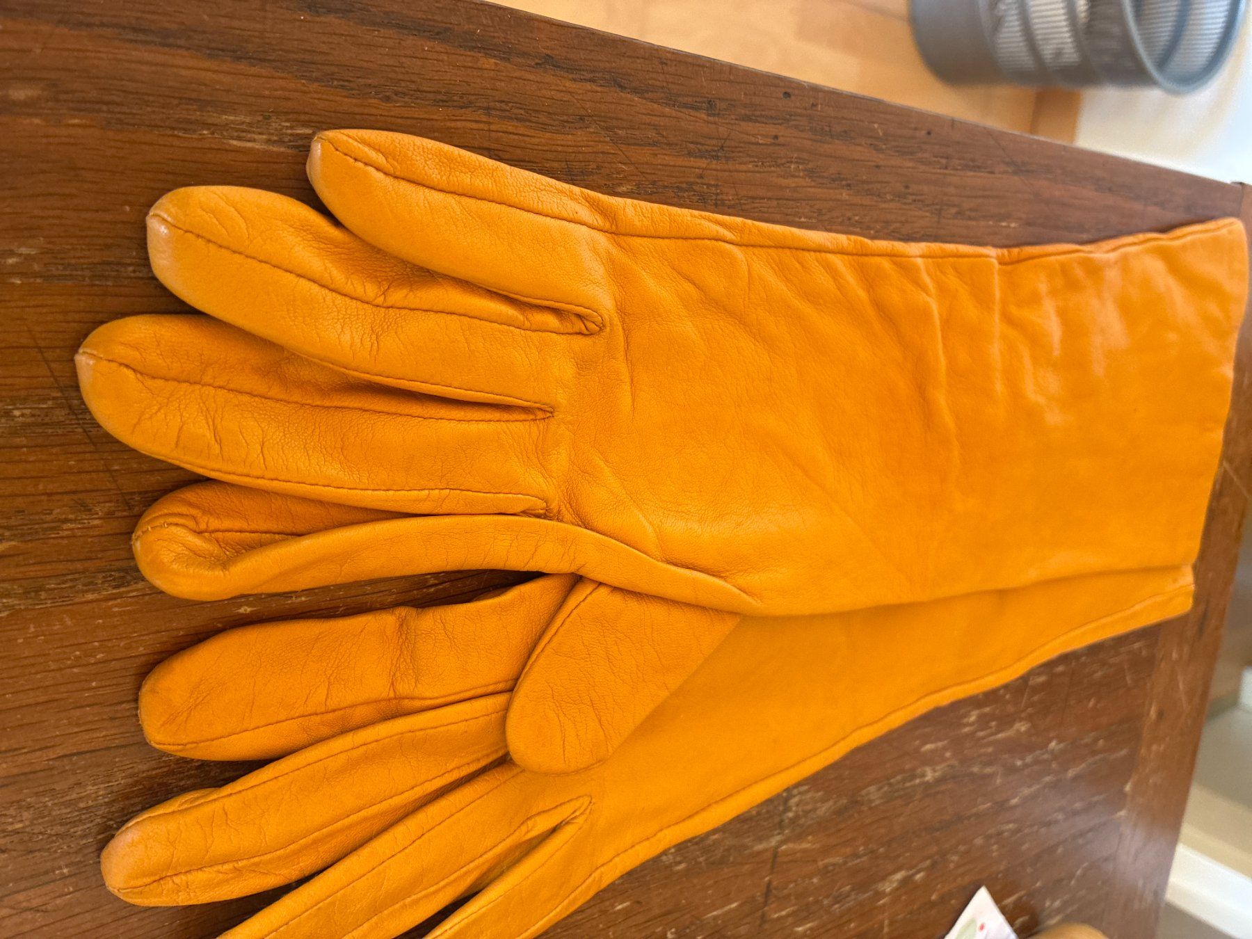 Guanti & manicotti: elegante lange Lederhandschuhe – Usato da Küttigen venduto da Spirit7