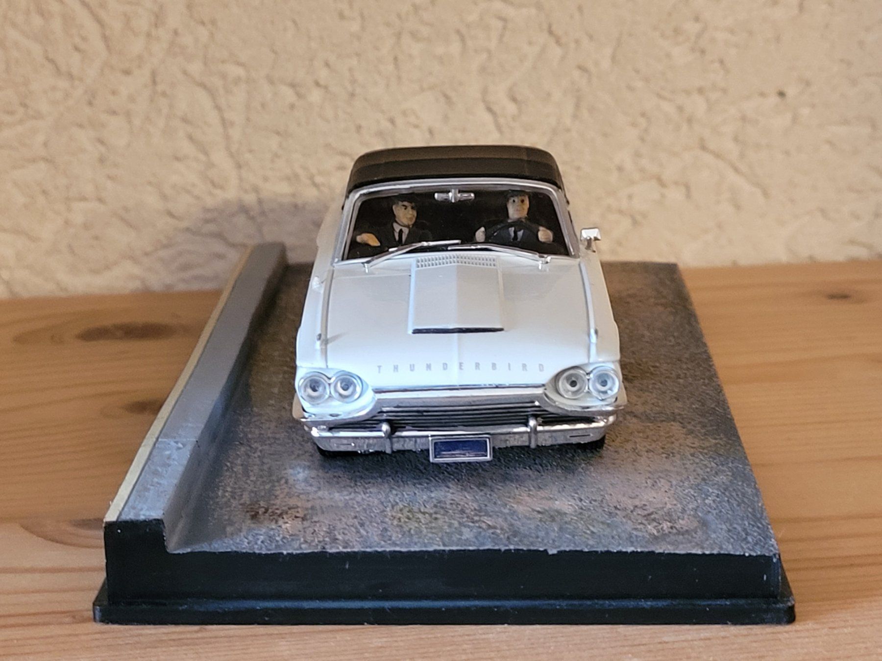 Ford Modellini d'auto: Auto 1:43 - Ford Thunderbird - Diorama James Bond 007 – Nuovo (secondo la descrizione) da Payerne venduto da tintin08 2