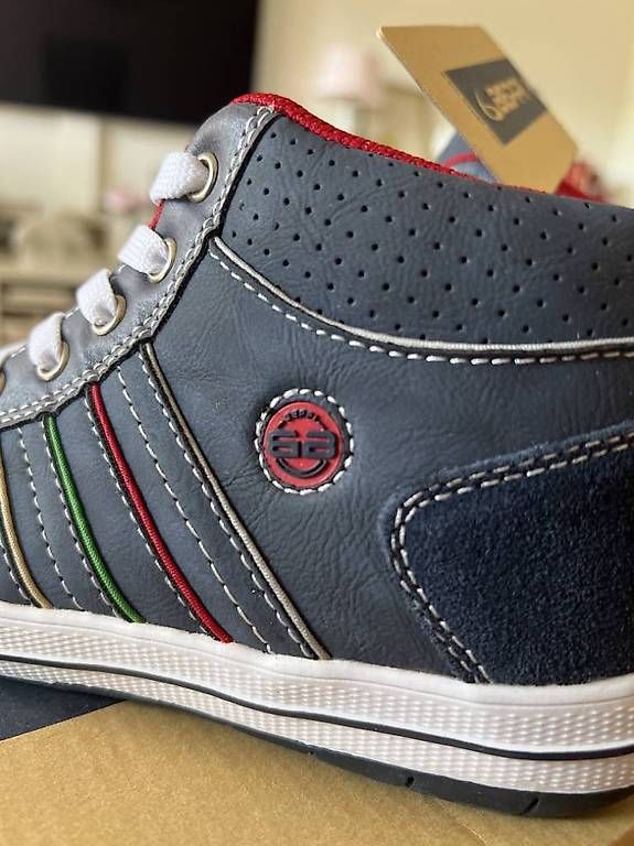 Scarpe da uomo: Paire de baskets cuir bleu marine taille 35 – Usato da Versoix venduto da L_armoire_d_isa 2