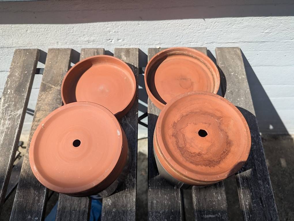 Pots de fleurs: 2x schlichter Blumentopf, terracotta, glasiert – D'occasion à Basel par jacques8892 2