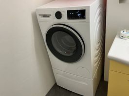 Waschmaschine Trockner Kombigerät mit Schubladenpodest