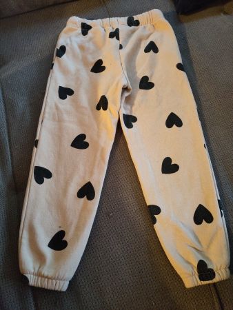 H&M Kinder Jogginghose beige Herzmuster Grösse 110 gebraucht