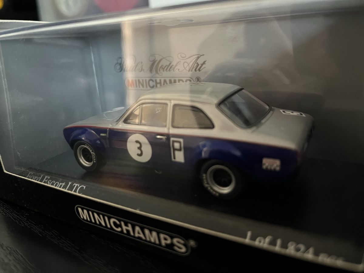 Minichamps Modellini d'auto: Ford Escort. 1:43 Minichamps – Nuovo e nell'imballaggio originale da Rümlang venduto da Papamoll4 4