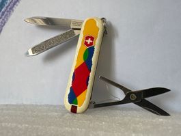 VICTORINOX - Classic Limited Edition 2012 - Yustaposed