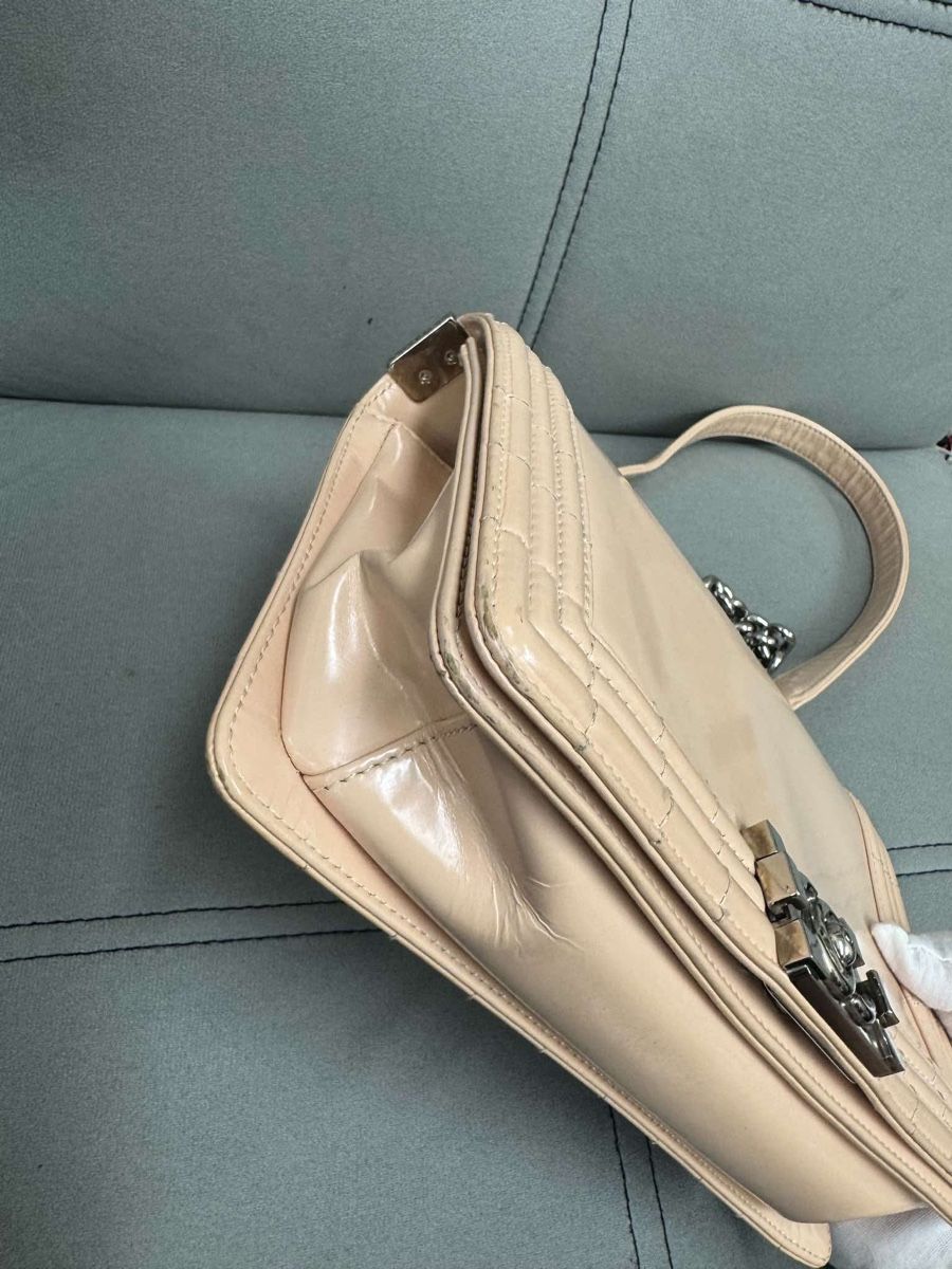 Chanel Borse da donna: Chanel Boy Medium Tasche Beige Patentleder  – Usato da Heimberg venduto da Veven 4