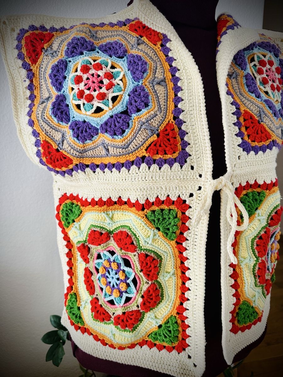 Gilets & Westen: Handgestrickte Weste/Gilet – Neu und originalverpackt aus Erlinsbach SO von dikaan 1