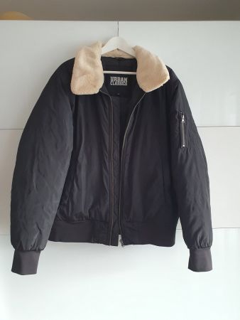 Herrenjacke mit abnehmbare Kunstpelz kragen