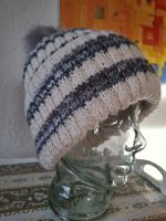 Handmade Streifen Mütze mit Pompon Creme Grau  Wolle Acryl ?