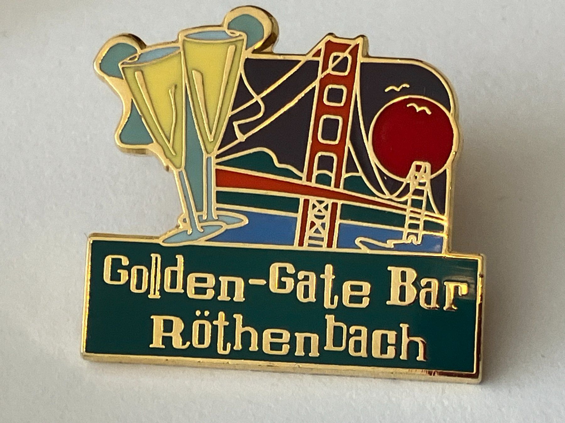 Placchette & Badge: 1 Pin Golden-Gate Bar Röthenbach – Usato da Basel venduto da djwwpp
