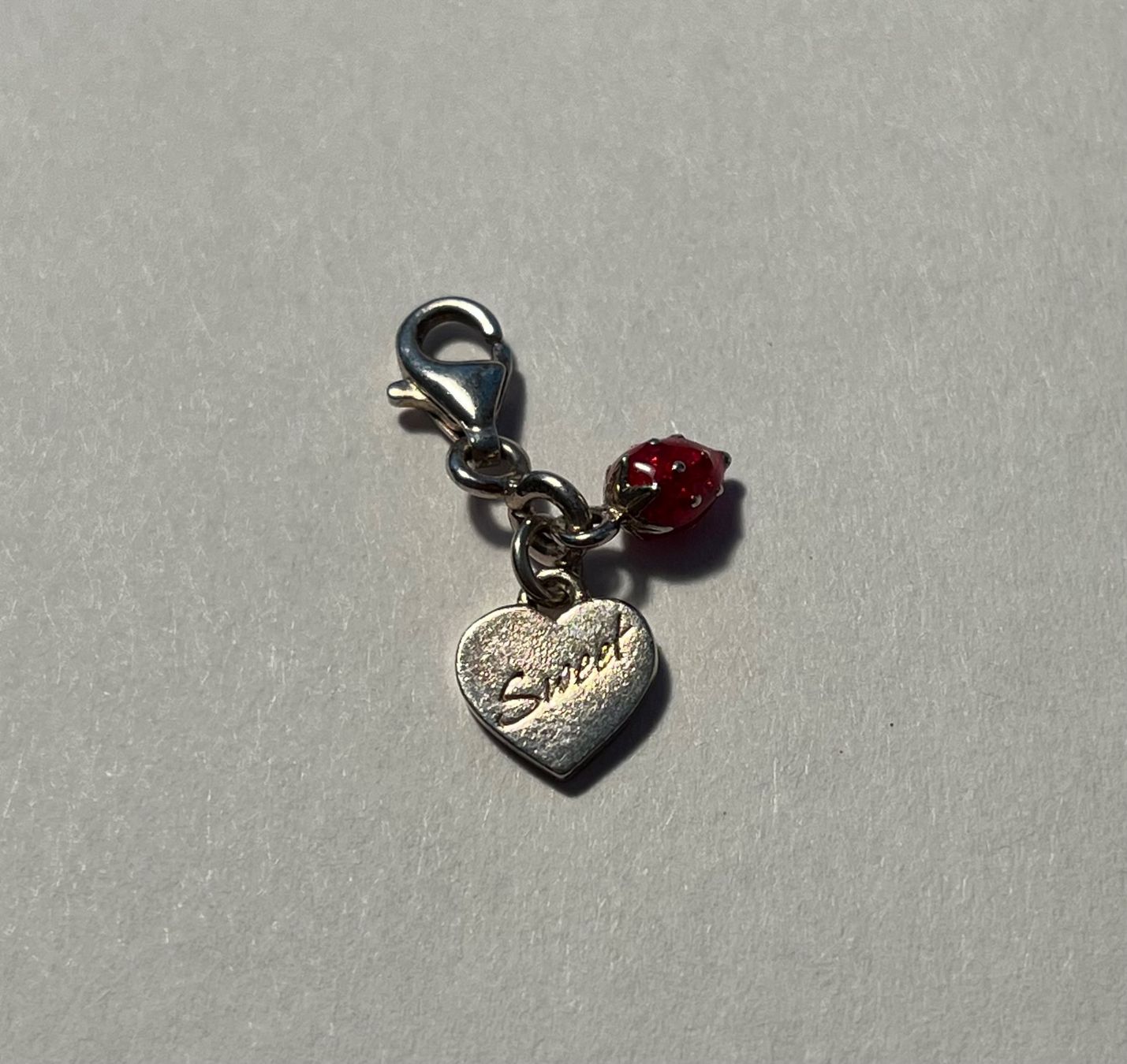 Thomas Sabo Anhänger: Thomas Sabo Charm Erdbeere Herz Anhänger 925 Silber – Gebraucht aus Winterthur von har_vb7b 1